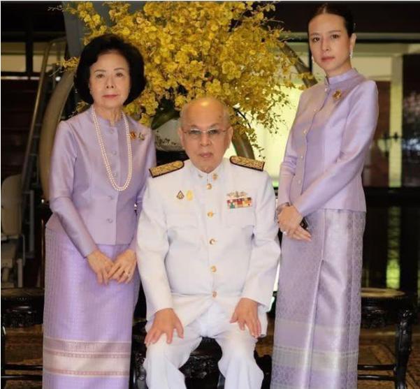 泰国女首富伍伦盼足球,泰国女足总经理伍伦盼写真