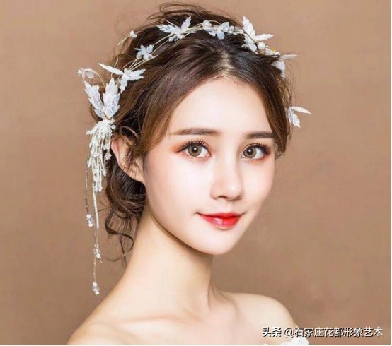 新娘化妆师行业,新娘化妆师就业前景和方向知乎