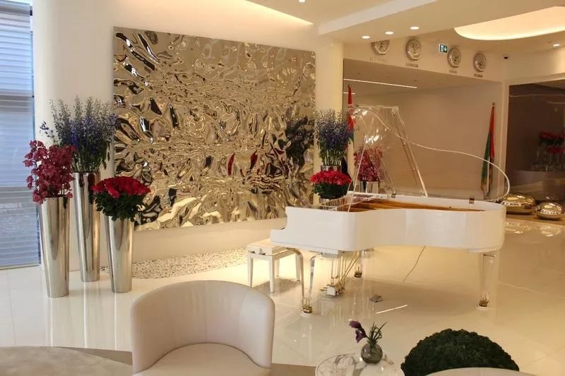 迪拜机场豪华VIP私人候机楼,还可试驾布加迪威龙,简直壕气冲天