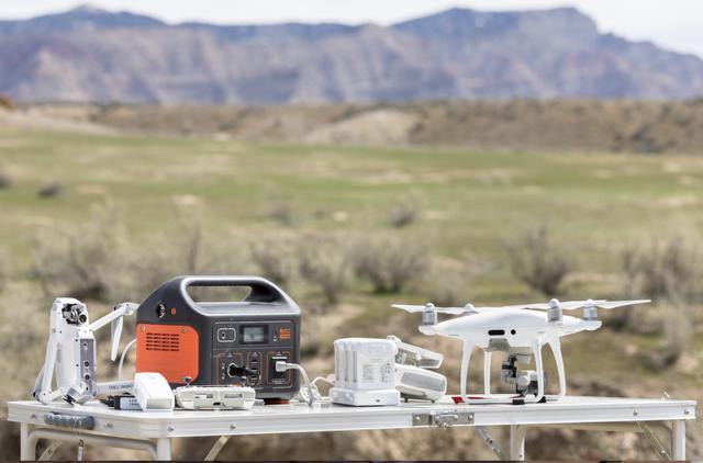 电小二户外电源2000瓦有多少度电,电小二户外移动电源搭电