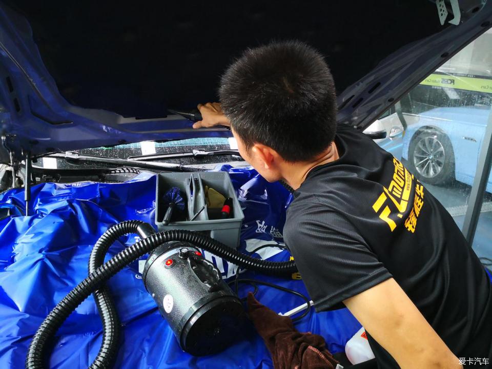 宝马5系贴膜改色罗曼尼红双拼,宝马5系贴膜改色