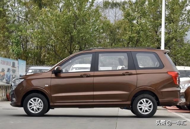 五菱宏光s最低什么价位,五菱宏光s2020款1.5l舒适型油耗