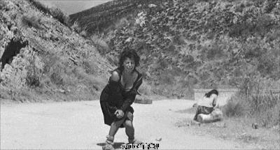 意大利国宝明星:性感不输梦露,演技碾压赫本,因婚姻被祖国驱逐