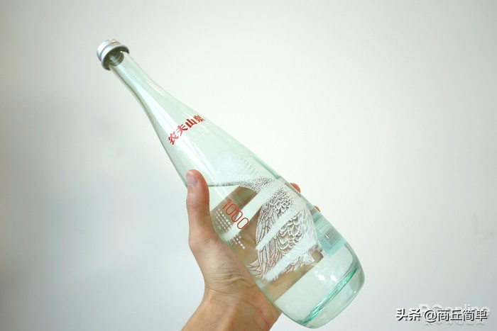 从2块喝到45块，喝到工伤！只为解密高价矿泉水