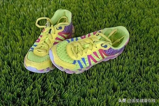 不经常更换鞋子有什么影响,经常不洗跑鞋会对跑鞋有什么危害