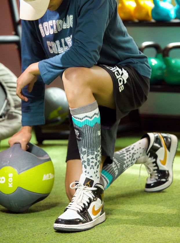 足球袜很有必要吗,足球袜长的好还是短的好