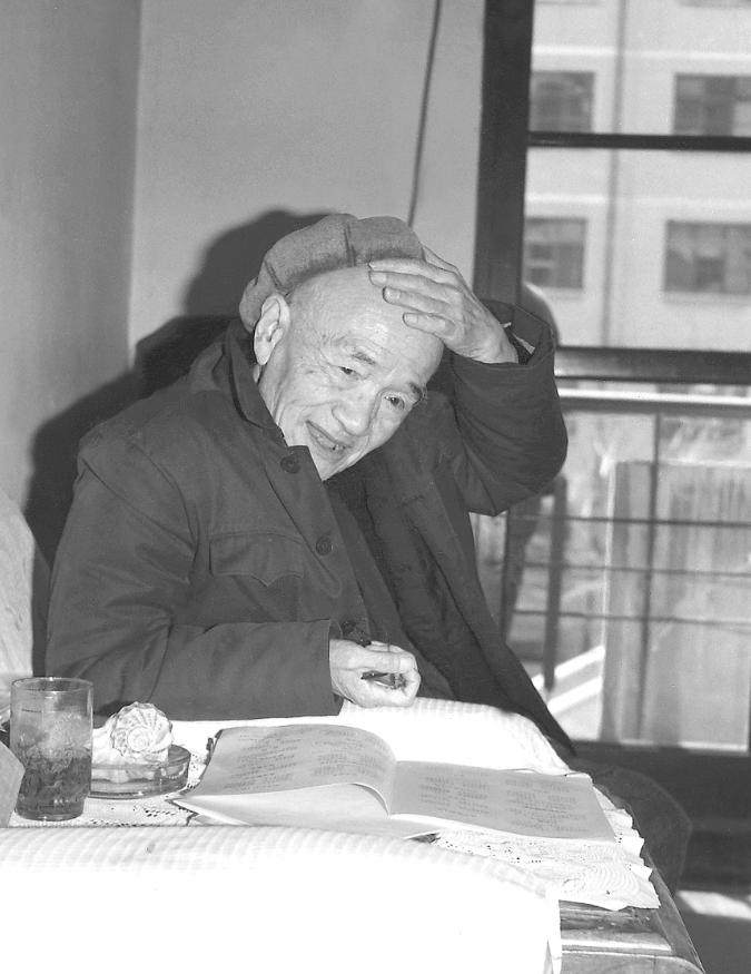 毛*东泽**17岁作《咏蛙》诗，令世人膜拜？专家争论：未必毛主席原创