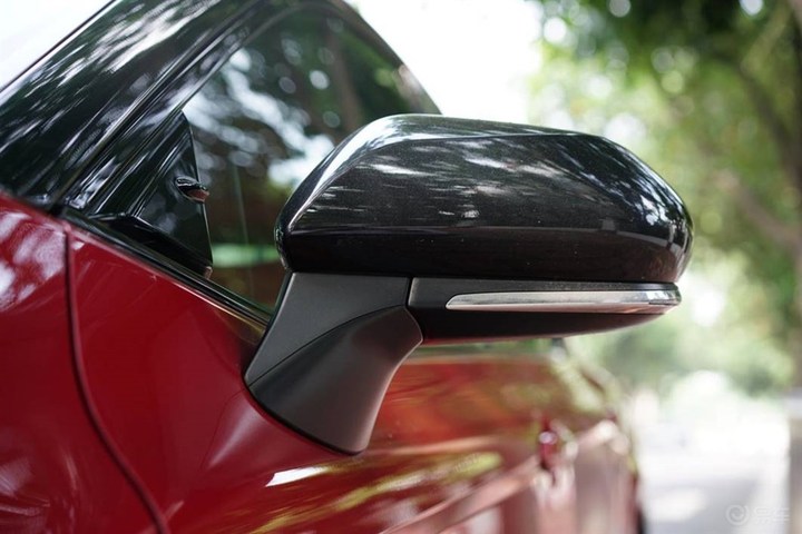 八代凯美瑞运动版红内饰,八代凯美瑞运动版电光宝石绿