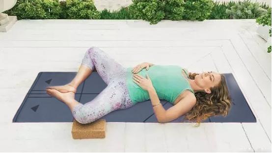 你以为自己骨架大腿又短，其实是假胯宽造成的，自己完全可以调整