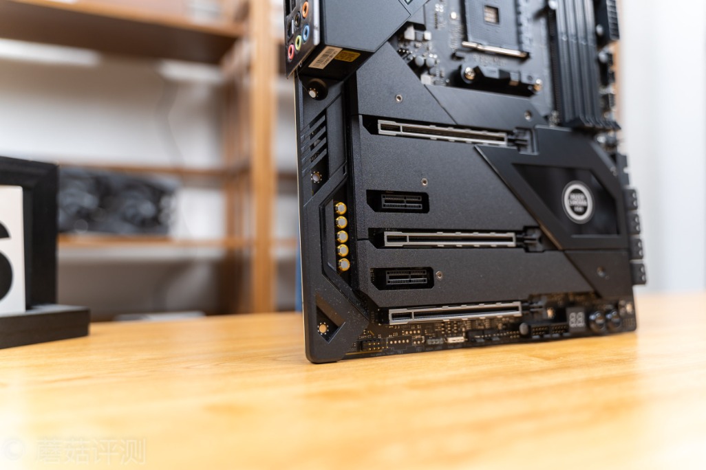 技嘉b550大雕主板评测,华擎x570太极雷蛇怎么样