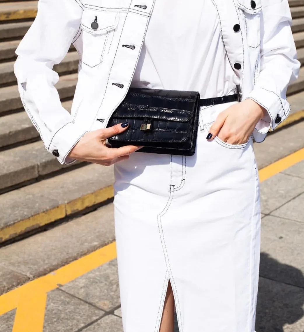 纵然每年流行的都不一样,有这样一个趋势——鳄鱼压纹