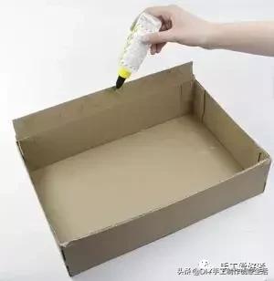 球迷爸爸靠指偶游戏带娃，手工制作的指偶乐趣多