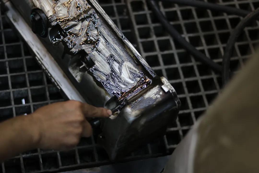 怪兽翻新车,怪兽修车翻新艾力绅