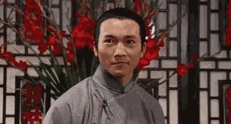 他是皇帝亲自下旨凌迟处死的*花采**贼，为得手竟裹三寸金莲