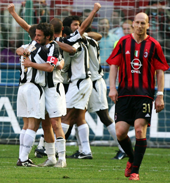 皮耶罗尤文图斯和伊布,皮耶罗倒钩进球