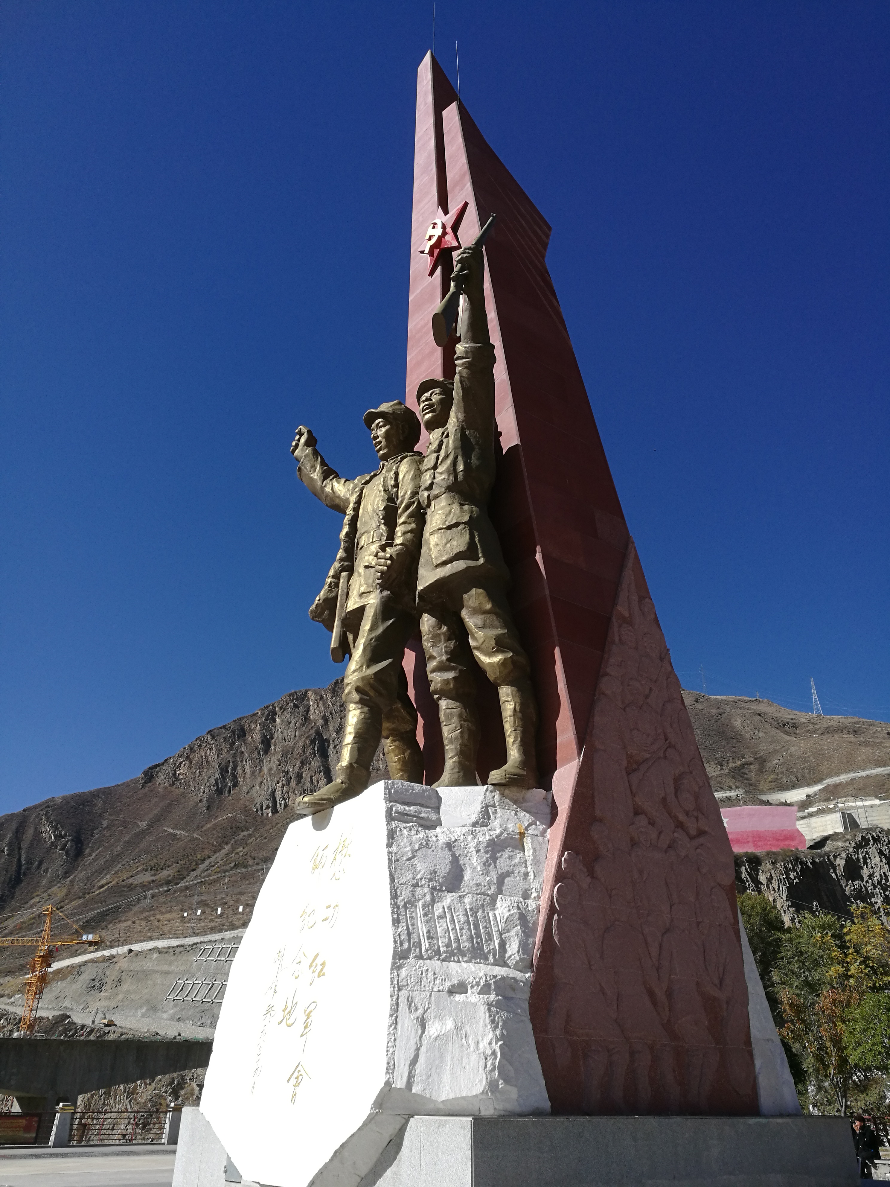 夹金山垭口云海,重峦叠嶂层峦叠嶂