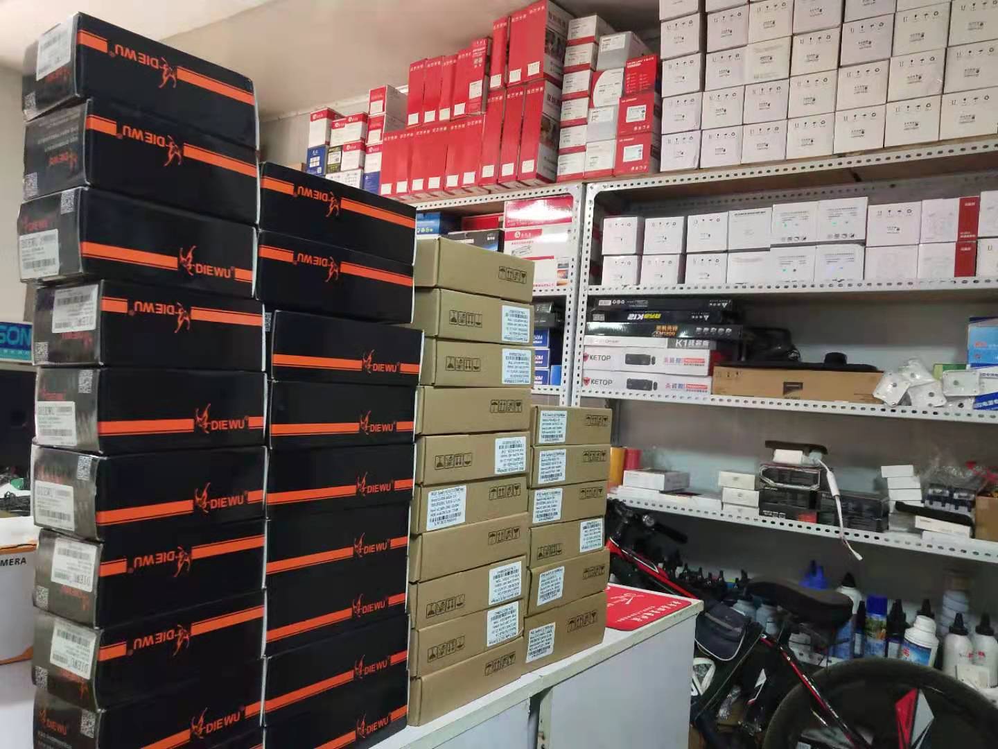 开一间电脑店最少要多少钱,开一家电脑店需要投入多少钱