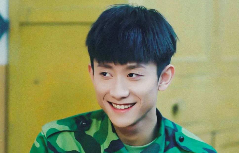 张一山真的出轨了吗?女友深夜刚宣布分手,就被曝出深夜密会美女