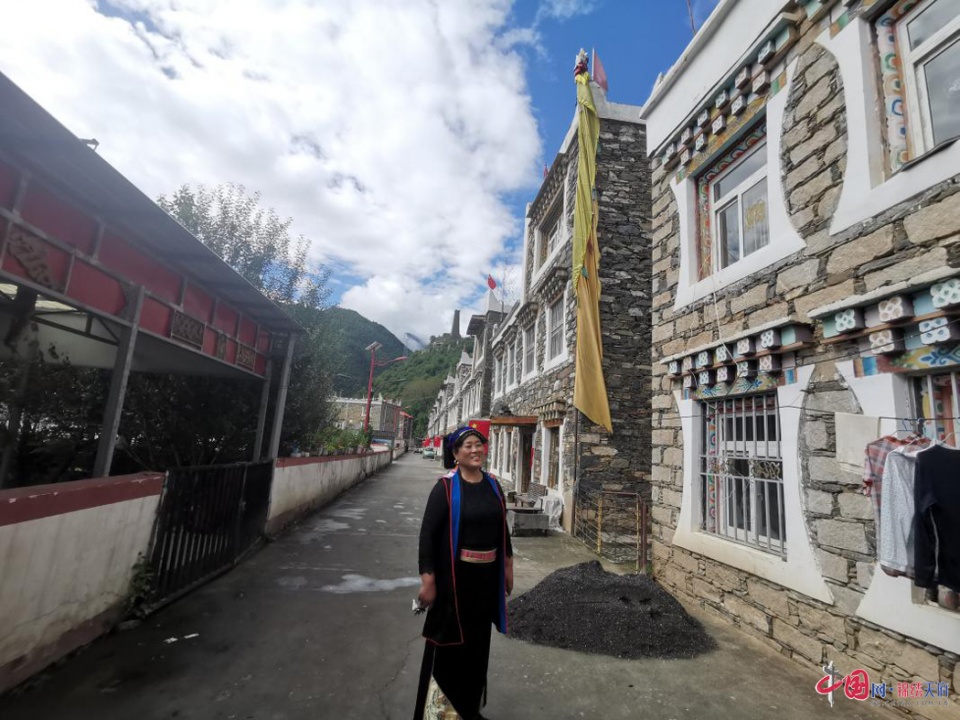 大美新阿坝|马尔康松岗村与柯盘天街演绎现实版“变形记”