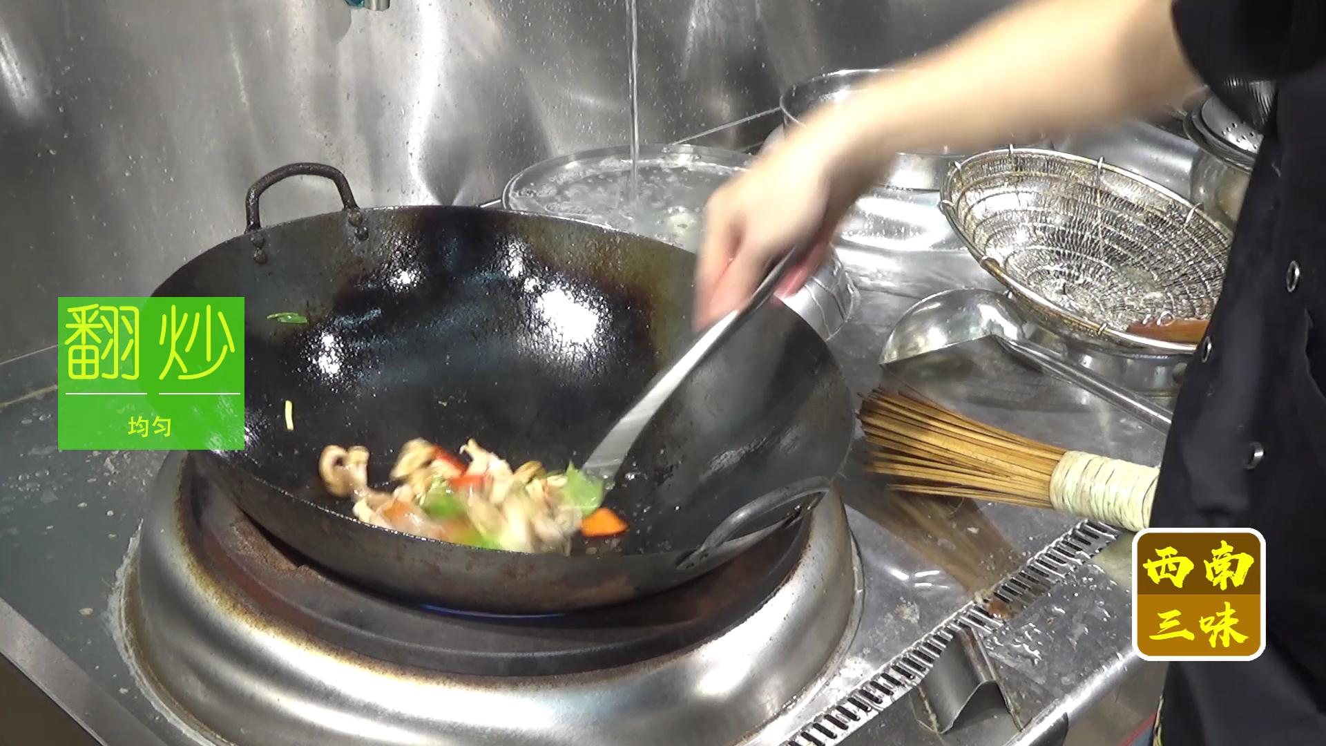 猪肚一炒就硬?不用焯水了!要这么做,猪肚才会又脆又嫩