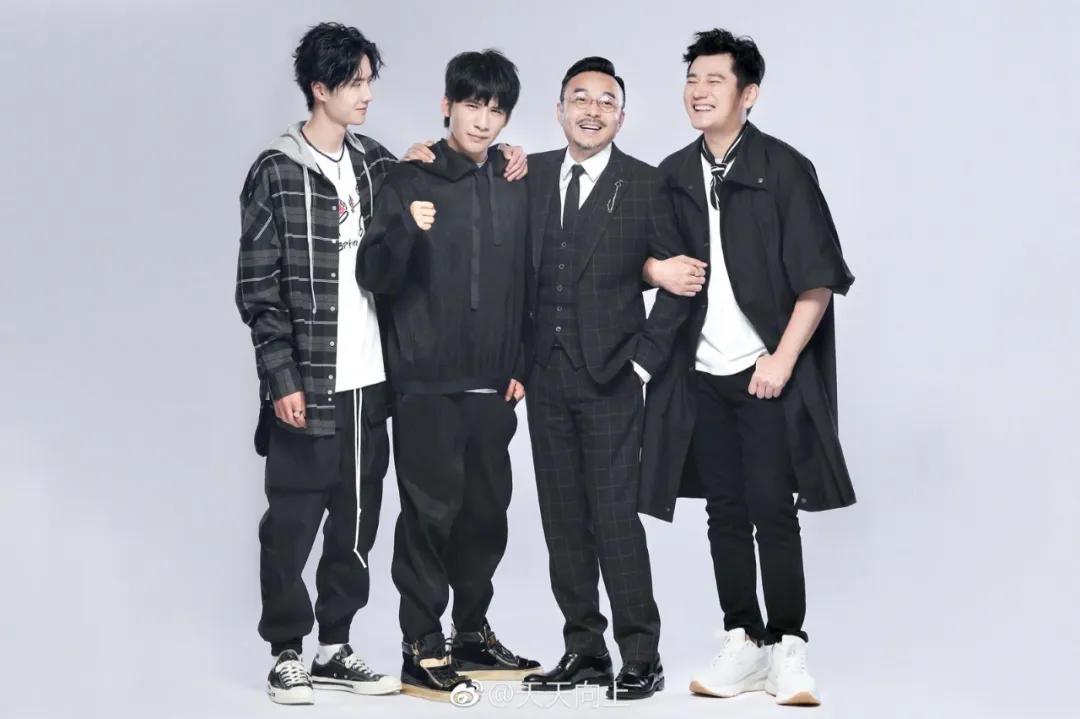 卫视主持人麦克风,人人都有麦克风什么梗