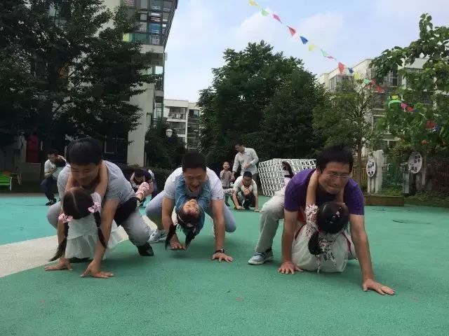 亲子互动小游戏幼儿园感恩节,感恩节亲子游戏大全幼儿园户外