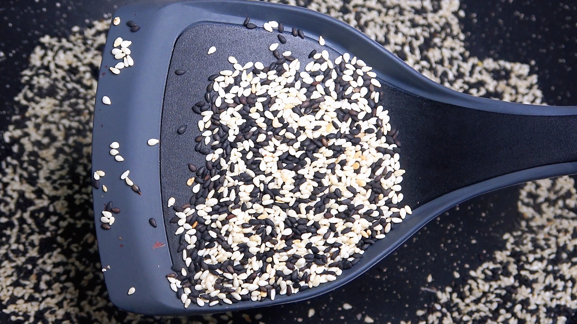 芝麻花生糖不用买，大厨教你在家做，简单易学，香甜酥脆不发硬