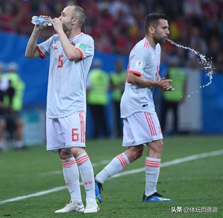 为什么运动员喝了水要吐掉,运动员为什么喝一口饮料就吐掉