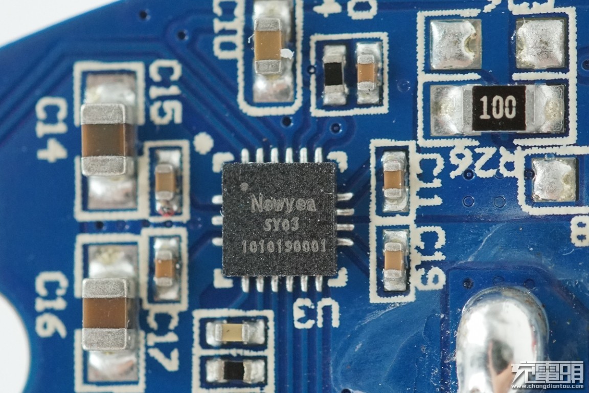 绿联无线充电宝拆解,绿联30瓦充电器拆解