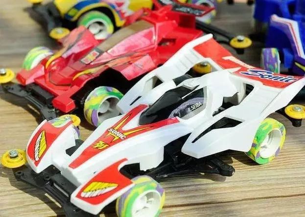 采访18岁的人,80后到00后的童年经历简介