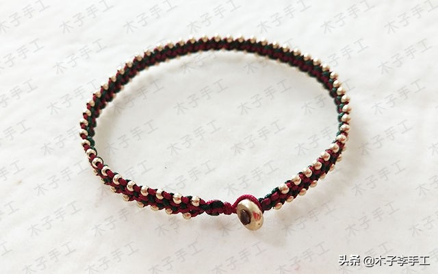 一根线串珠子手链,一个转运珠编手链的造型