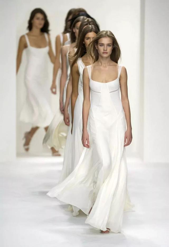 俄罗斯乡下水果妹，她凭什么头婚嫁英国贵族，二婚成LV太子妃？