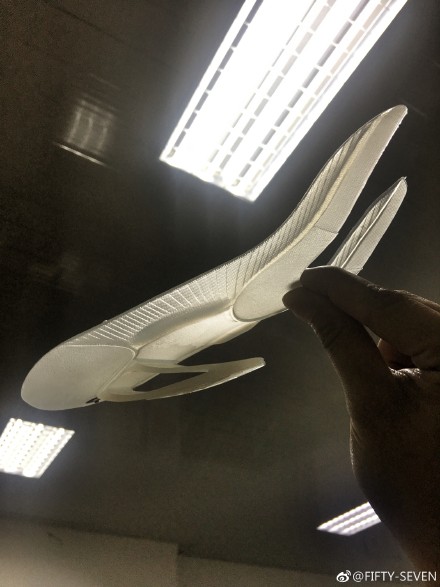 汤普森球鞋kt4和kt5谁好,汤普森kt4和kt5的区别