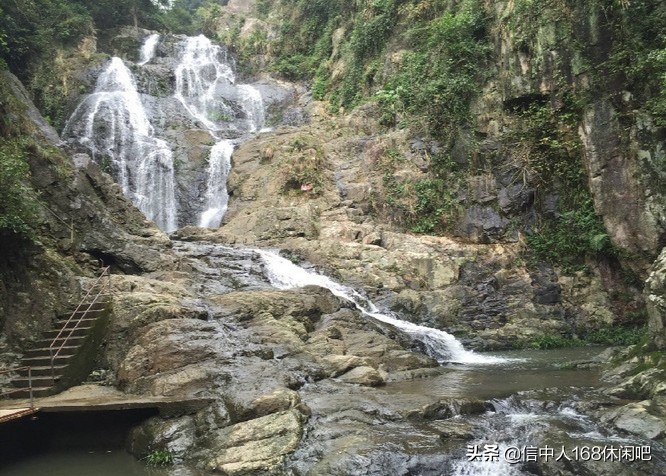 三叠井森林公园山水青翠、空气清新，是夏日体验森林氧吧的好去处