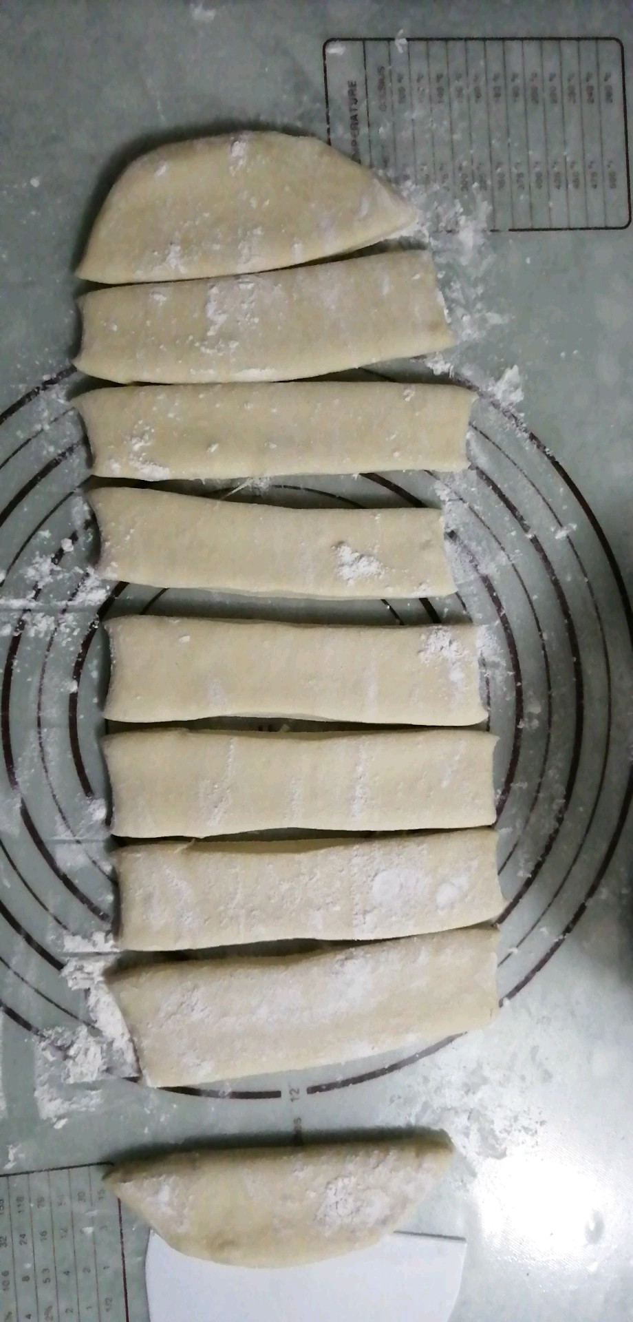 家庭炸油条简单好吃的方法,在家炸油条最简单的做法