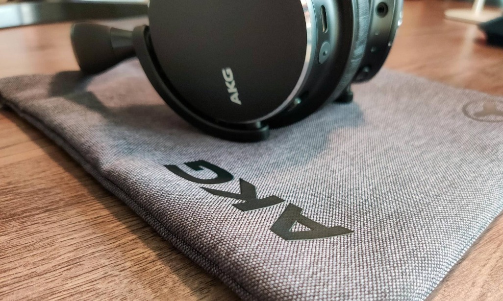 1499售价！拥有快充主动降噪环境感知以及续航25h，AKG新品值吗？