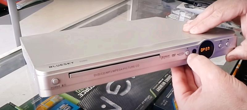 BLUESKYDV665影碟机，光盘托架不出仓维修，注意检查顺序和手法