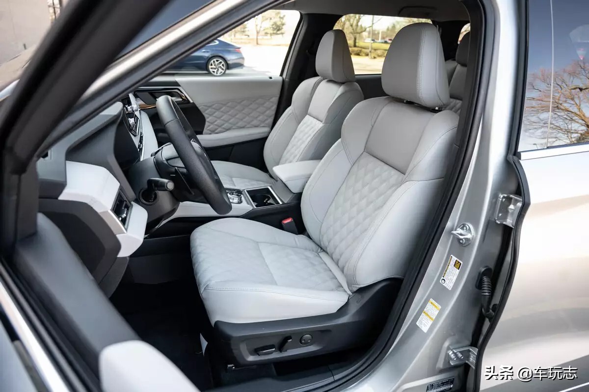 2021款三菱欧蓝德改款后,2020款三菱欧蓝德有哪些改变