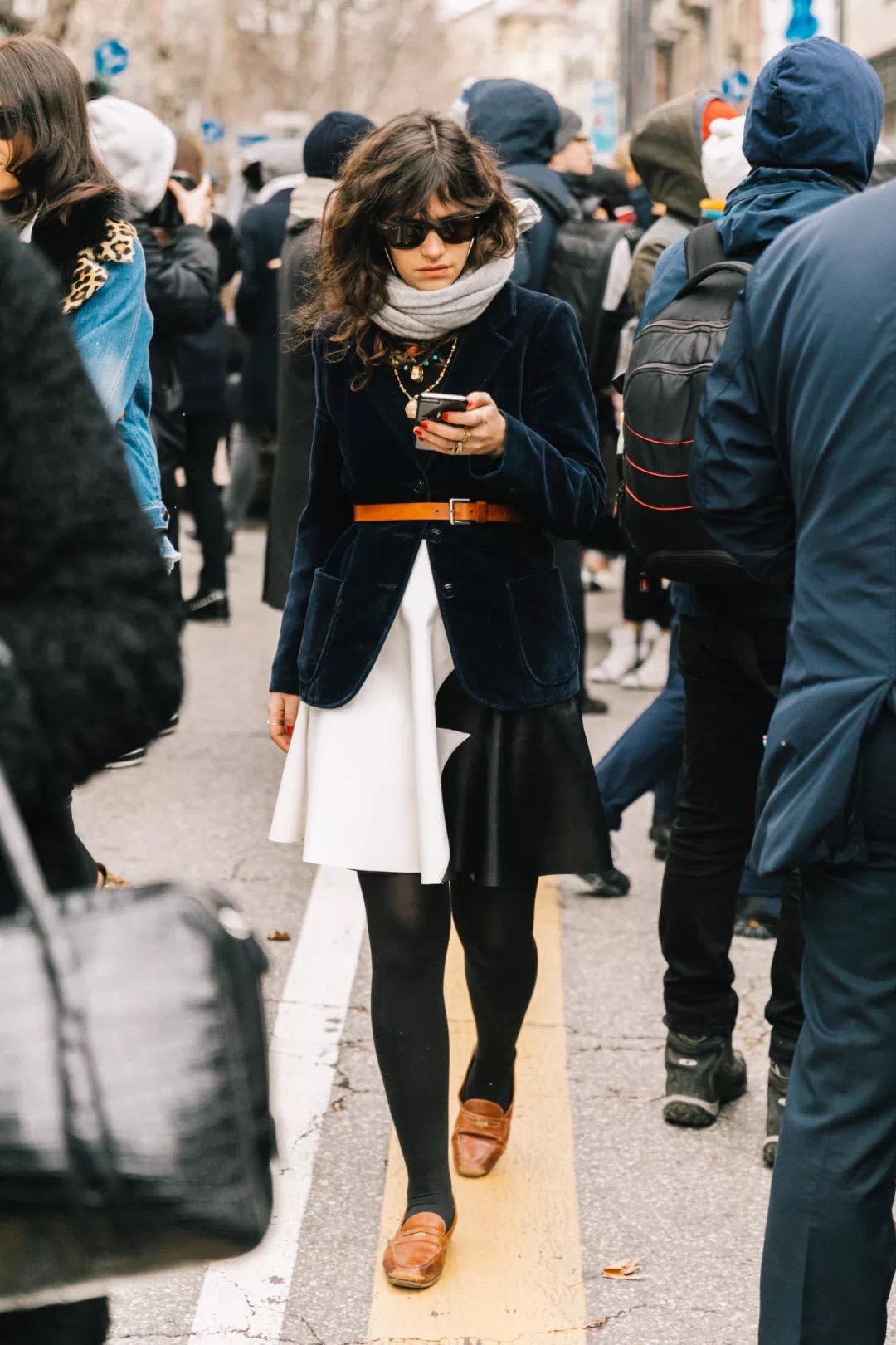 张馨予的露脐装照,张馨予晒近照穿着宽松花式遮肚