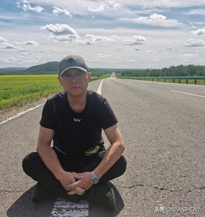 49岁孟非身体告急进医院，主持十年三拒春晚，为啥突然不红了？