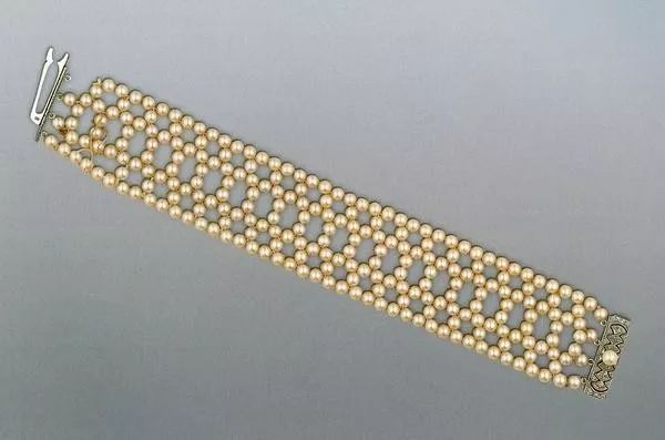 戴上珍珠发夹就是小仙女,当女人戴上眼镜