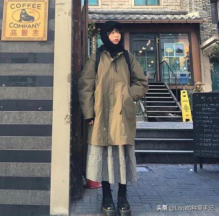 女童白色羊羔毛卫衣6-12岁潮款,大版的羊羔毛卫衣怎么搭配