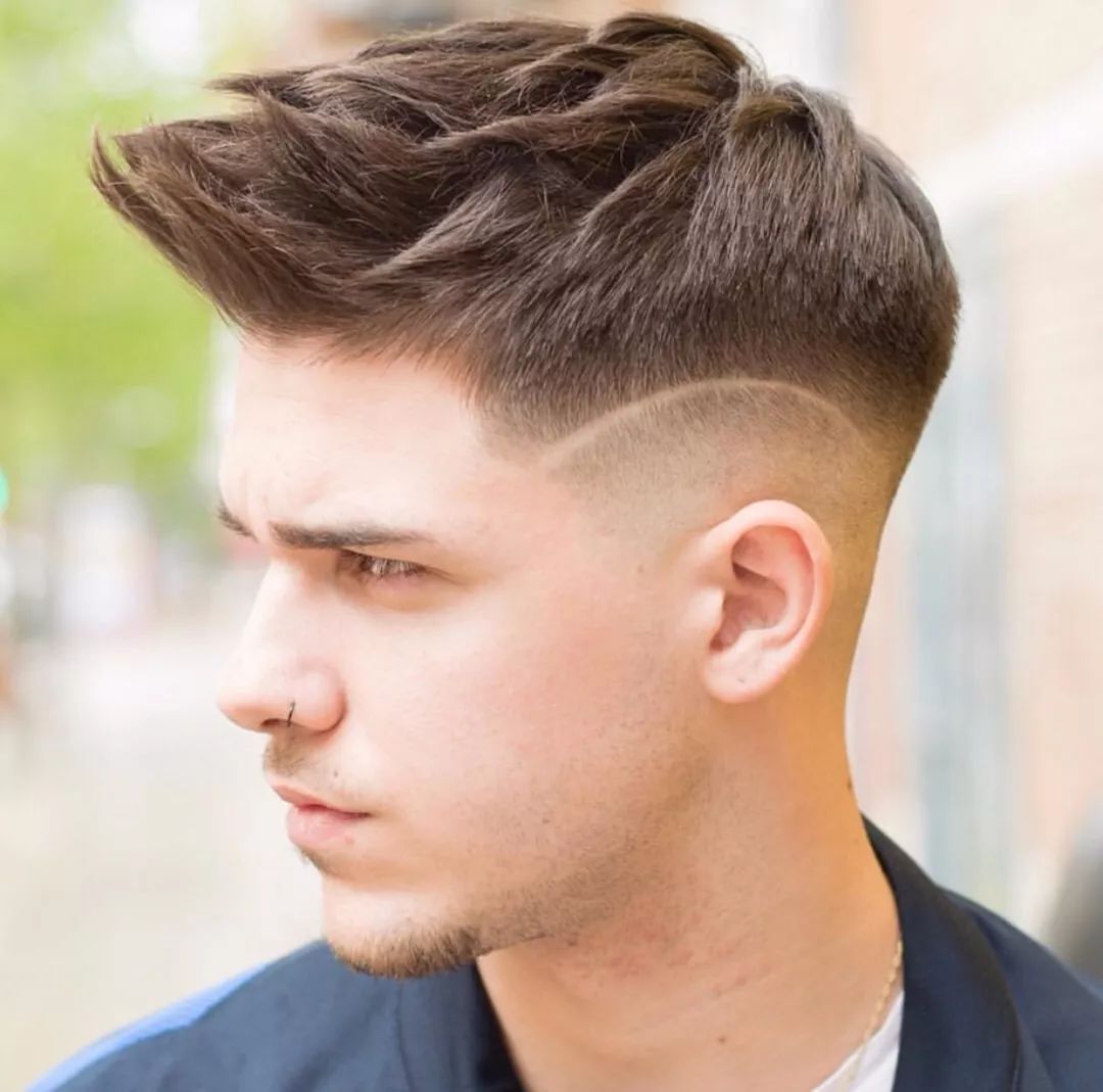 头发很硬两侧总是翘起怎么剪,头发很硬两侧总是翘起