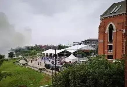 成龙院长参加了我的毕业礼，他说这么多年唯一遗憾的事是……