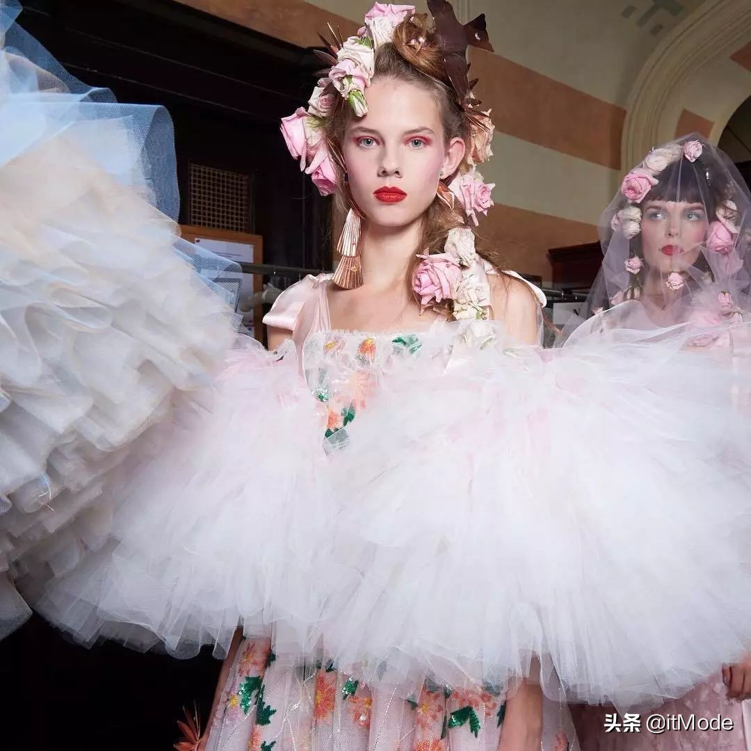 2024春夏五大流行趋势早穿早时髦,2019春夏4大流行趋势照着穿美到哭