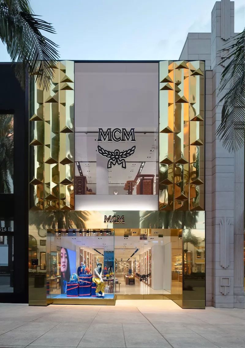 从濒临倒闭到年营收25亿,从濒临倒闭到市值266亿