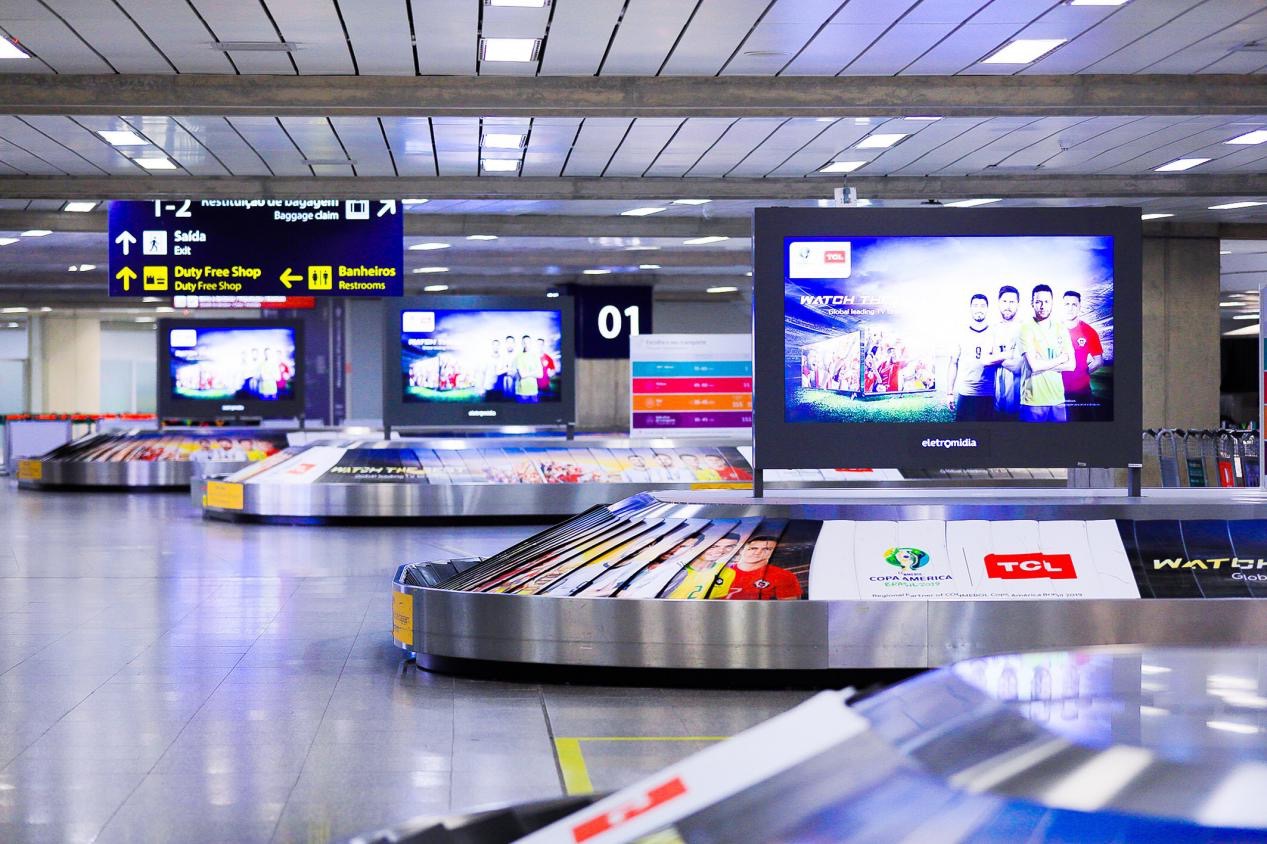 别老盯着各路球星，TCL把美洲杯足球赛的激情带到了机场