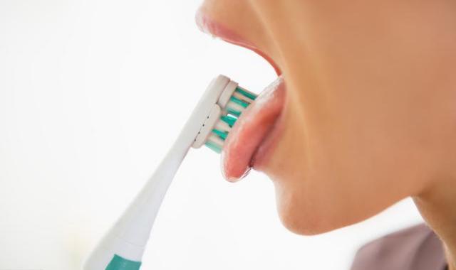 怎样正确刷牙去除口臭,怎么刷牙才能正确去除口臭