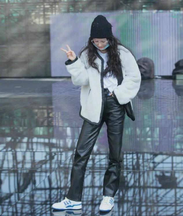 夏天穿这4种配色高级又气质,穿来穿去还是简约温柔的气质