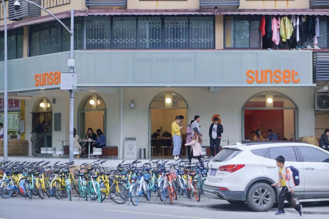 花椒、蛋烘糕和肉桂,对头,这里是咖啡店